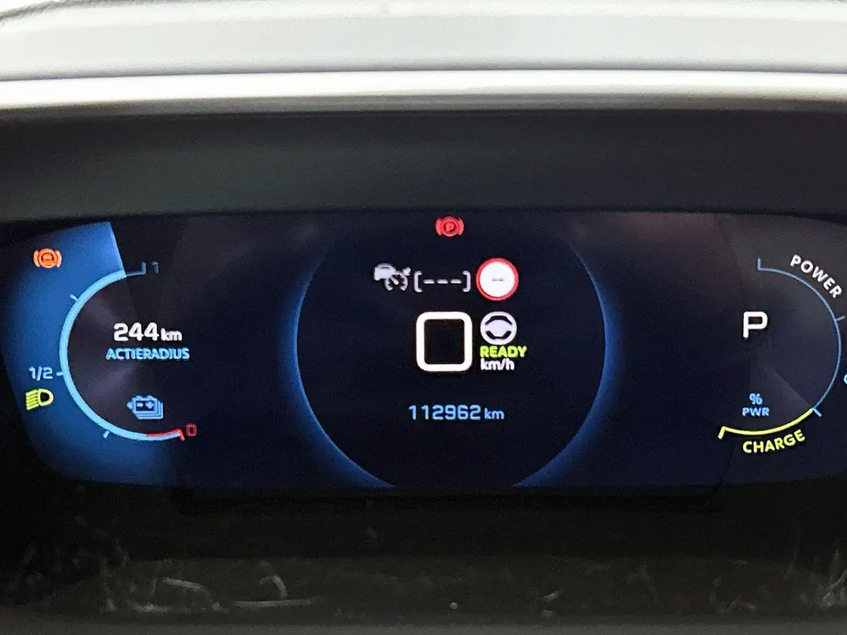 EV 136pk GT Pack 50 kWh Automaat | Schuif-/kanteldak | Trekhaak | Navigatie | Adaptieve Cruise Control | Camera | Stoelverwarming | Dodehoekdetectie | LED | 18"LMV |