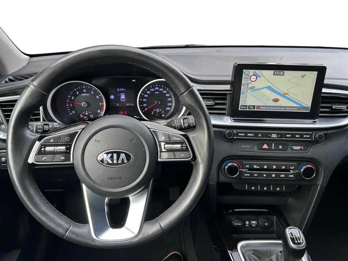 1.0 T-GDi DynamicPlusLine | Apple Carplay / Android Auto | Navigatiesyteem | Parkeersensoren + Camera Achter | Licht + Regensensor | Stoel + Stuurverwarming | Cruise Control | Climate Contro