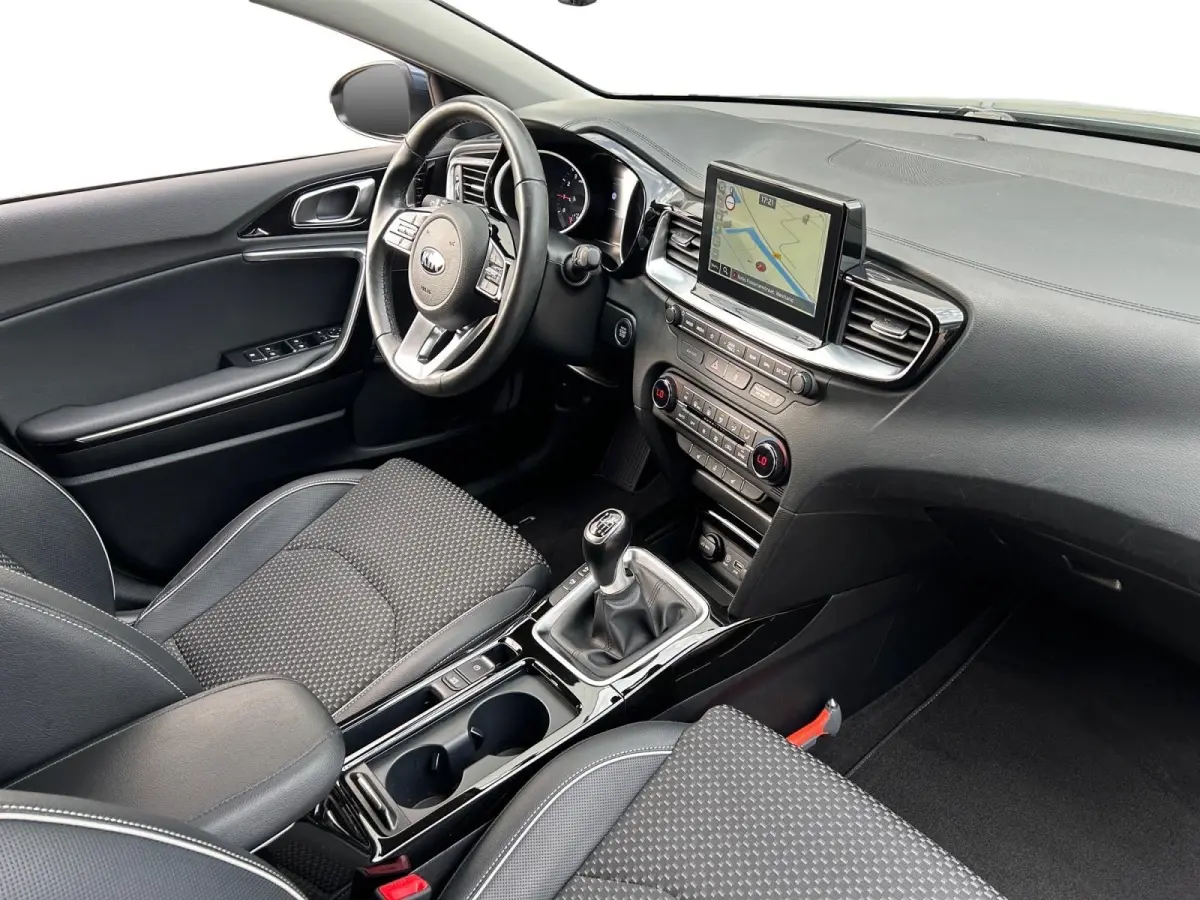 1.0 T-GDi DynamicPlusLine | Apple Carplay / Android Auto | Navigatiesyteem | Parkeersensoren + Camera Achter | Licht + Regensensor | Stoel + Stuurverwarming | Cruise Control | Climate Contro
