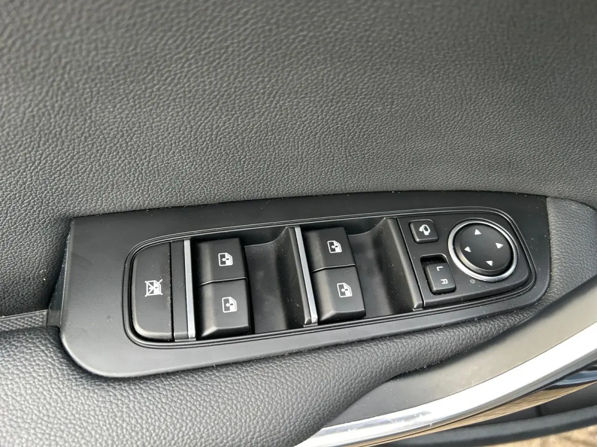 1.0 T-GDi DynamicPlusLine | Apple Carplay / Android Auto | Navigatiesyteem | Parkeersensoren + Camera Achter | Licht + Regensensor | Stoel + Stuurverwarming | Cruise Control | Climate Contro