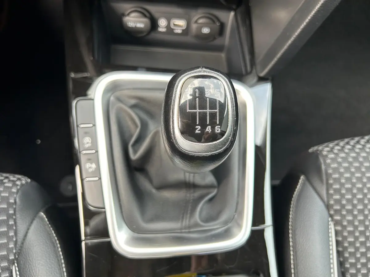 1.0 T-GDi DynamicPlusLine | Apple Carplay / Android Auto | Navigatiesyteem | Parkeersensoren + Camera Achter | Licht + Regensensor | Stoel + Stuurverwarming | Cruise Control | Climate Contro