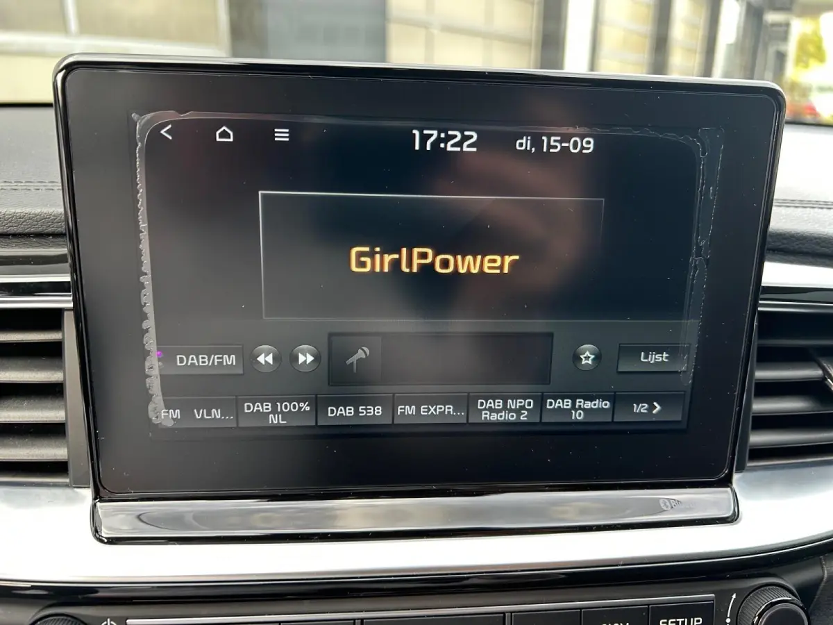 1.0 T-GDi DynamicPlusLine | Apple Carplay / Android Auto | Navigatiesyteem | Parkeersensoren + Camera Achter | Licht + Regensensor | Stoel + Stuurverwarming | Cruise Control | Climate Contro
