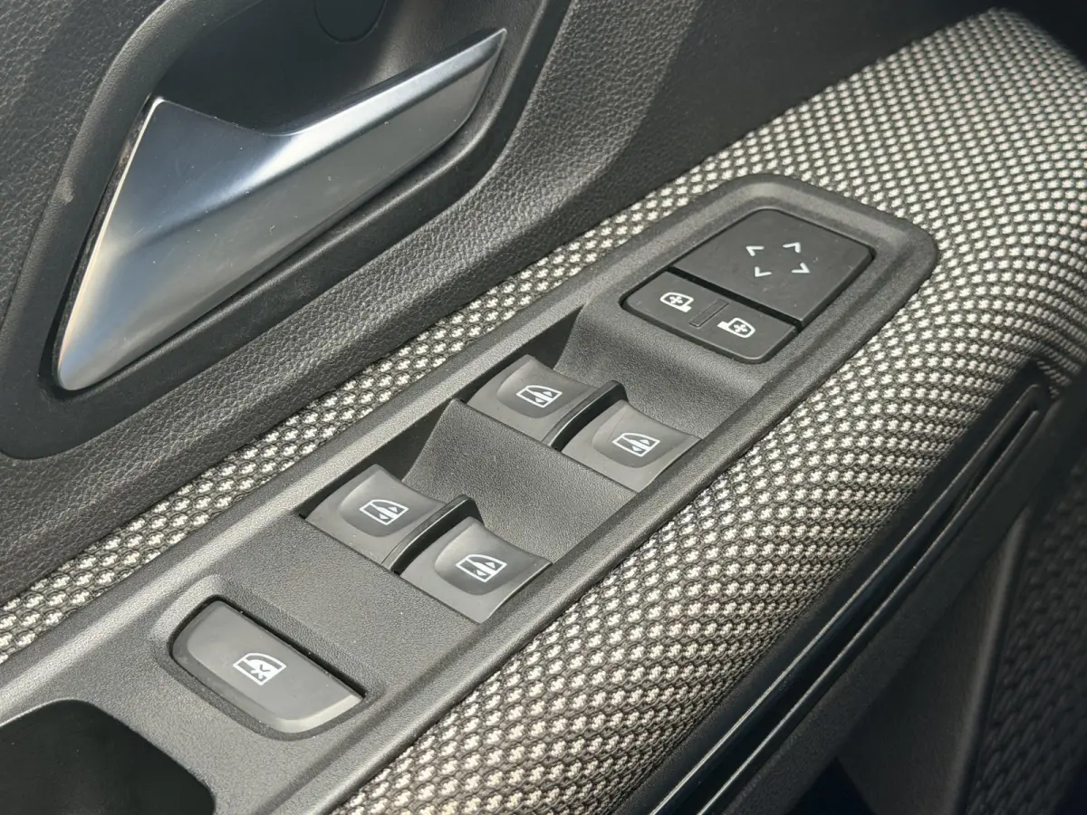 1.0 TCe Extreme 7p. | Trekhaak | Dealeronderhouden | Apple & Android | 1e Eigenaar | Camera | Cruise Control | NL Auto |