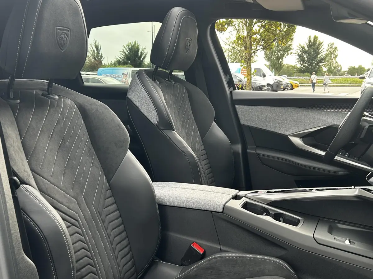 1.2 Hybrid 145 GT | Panoramisch schuifdak | 360 Camera | Adaptieve Cruise Control | Navigatie | Apple Carplay/Android Auto