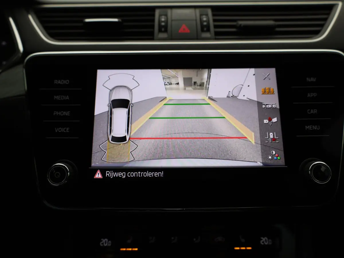 2.0 TDI Business Edition | ACC | Trekhaak | Achteruitrijcamera | Stoelverwarming | Elektr. Stoelbediening | Appel Carplay/Android Auto | Virtual Cockpit |