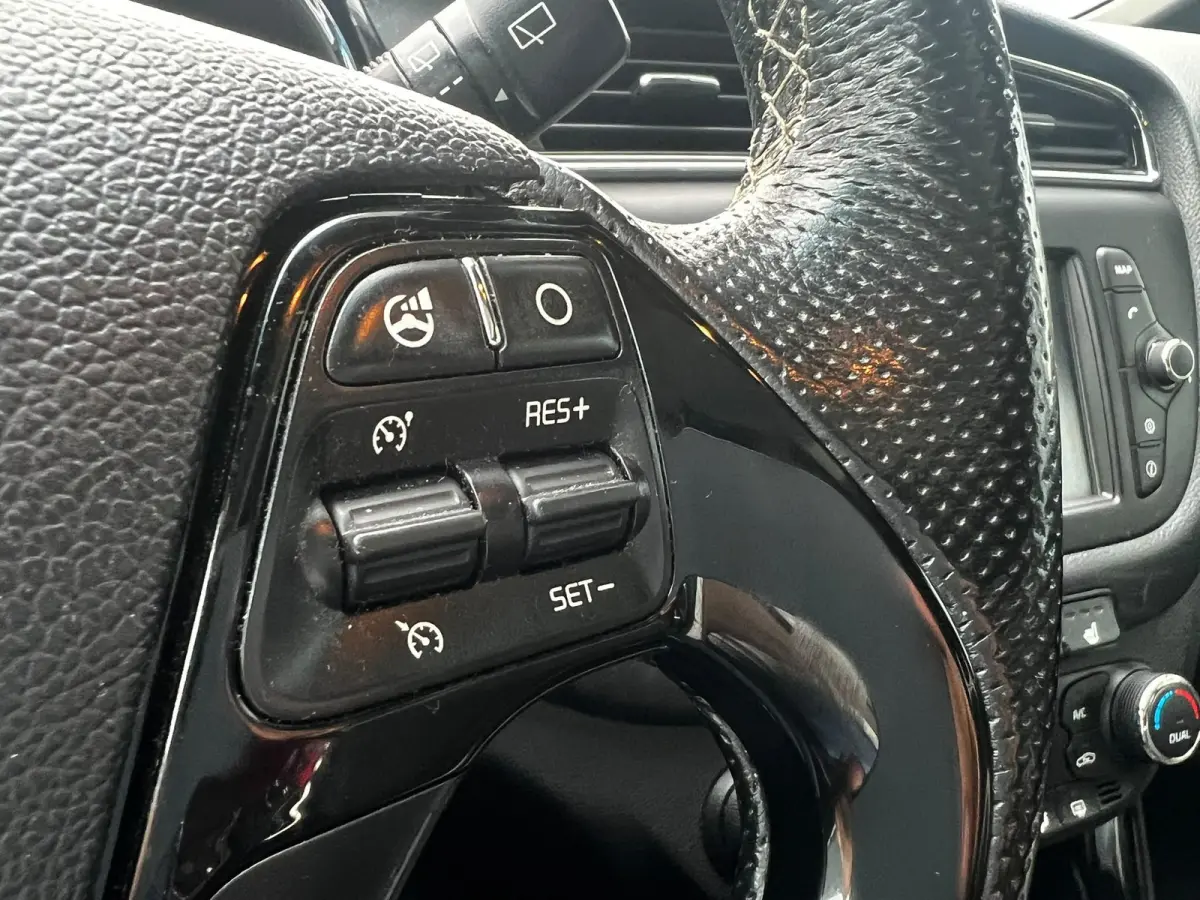 cee'd 1.0 T-GDi GT-Line Summer Edition | PANO | Stoel + Stuurverwarming | Achteruitrijcamera | Apple Carplay/Android Auto | Climate Control |