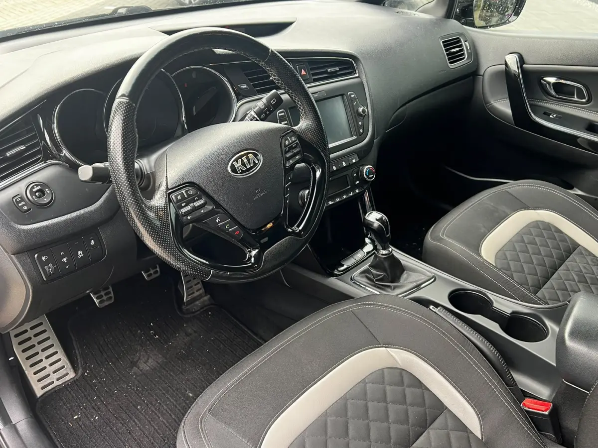 cee'd 1.0 T-GDi GT-Line Summer Edition | PANO | Stoel + Stuurverwarming | Achteruitrijcamera | Apple Carplay/Android Auto | Climate Control |