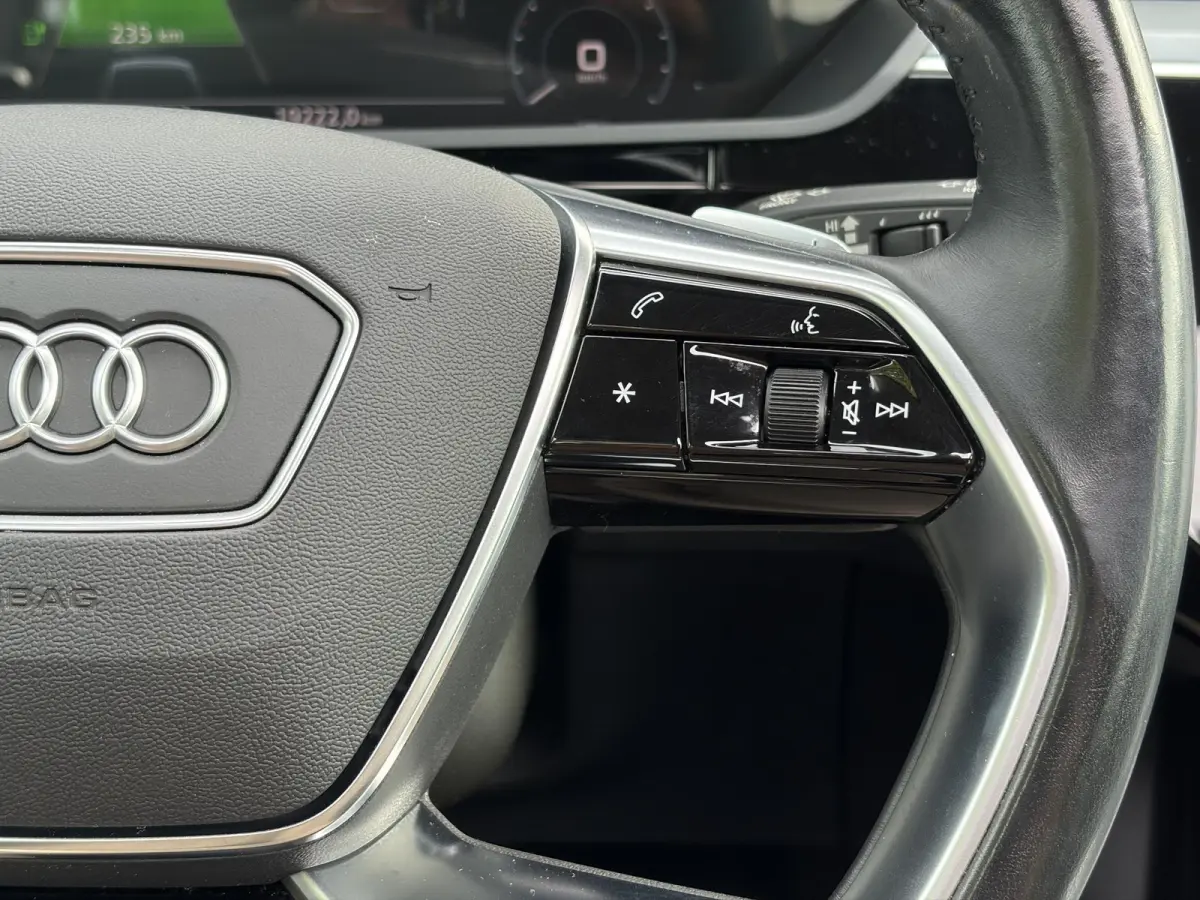 e-tron 50 quattro Launch edition plus 71 kWh ✓SOH 87.83%✓Pano✓Stolverw✓Keyless✓Leder✓Virtual Cockpit✓Carplay✓Navi✓Clima✓Cruise✓Pdc V+A✓Rijstrooksensor✓19" Lm velgen
