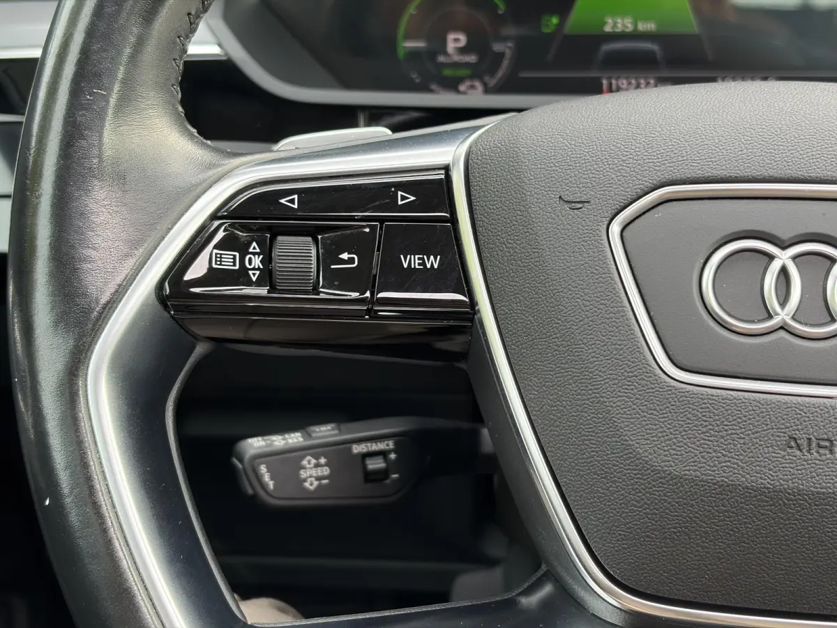 e-tron 50 quattro Launch edition plus 71 kWh ✓SOH 87.83%✓Pano✓Stolverw✓Keyless✓Leder✓Virtual Cockpit✓Carplay✓Navi✓Clima✓Cruise✓Pdc V+A✓Rijstrooksensor✓19" Lm velgen