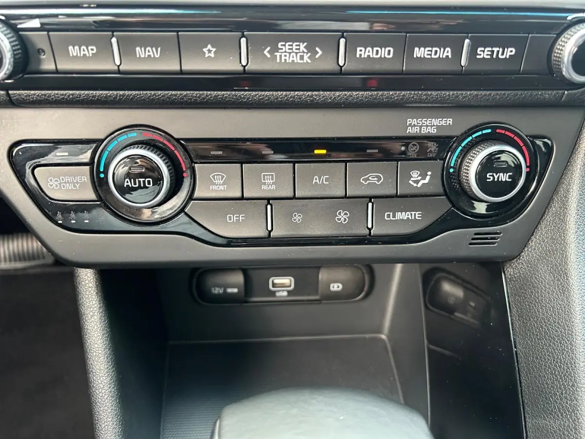 1.6 GDi Hybrid DynamicLine | Apple Carplay / Android Auto | Navigariesysteem | Licht + Regensensor | Parkeersensoren + Camera Achter | Cruise Control Adaptief | Rijstrooksensor + Correctie