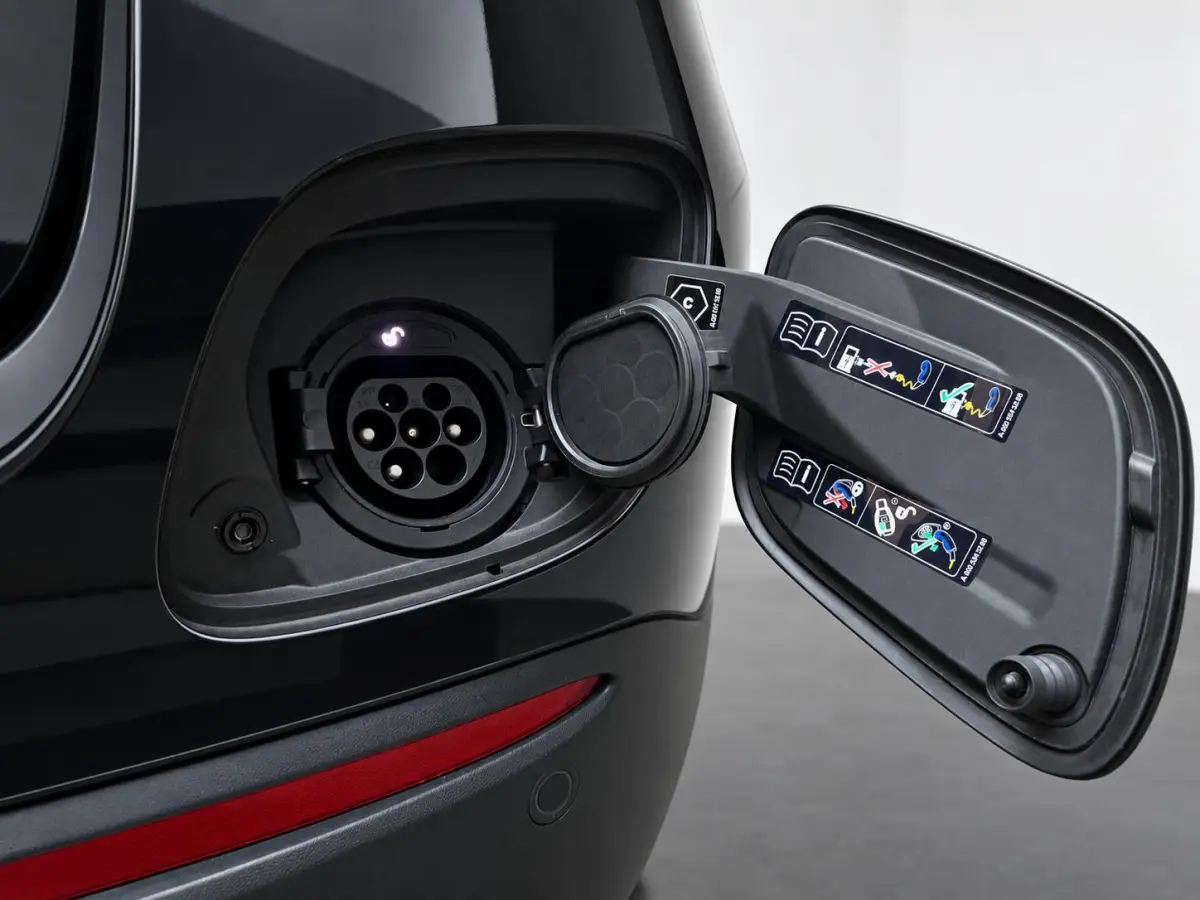 4MATIC Business Solution AMG Navigatie Apple CarPlay Android Auto 360° camera Parkeerhulp Cruise Control Full Led Stoelverwarming Elektrische achterklep Climate Control Lichtmetalen velgen
