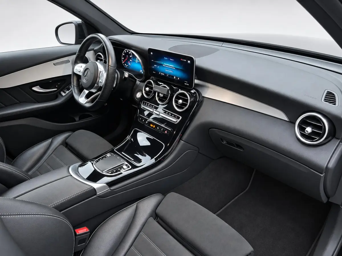 4MATIC Business Solution AMG Navigatie Apple CarPlay Android Auto 360° camera Parkeerhulp Cruise Control Full Led Stoelverwarming Elektrische achterklep Climate Control Lichtmetalen velgen