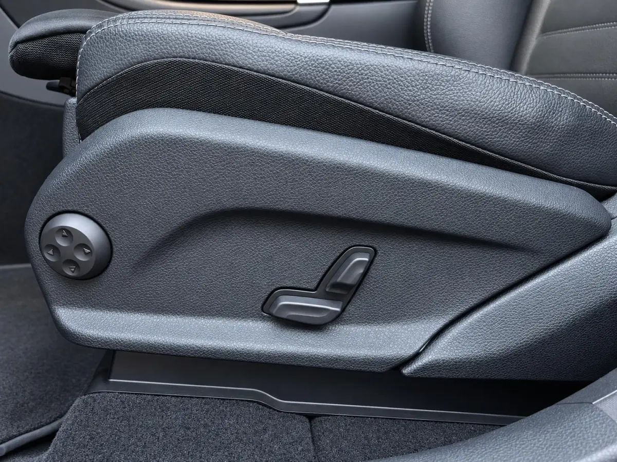 4MATIC Business Solution AMG Navigatie Apple CarPlay Android Auto 360° camera Parkeerhulp Cruise Control Full Led Stoelverwarming Elektrische achterklep Climate Control Lichtmetalen velgen