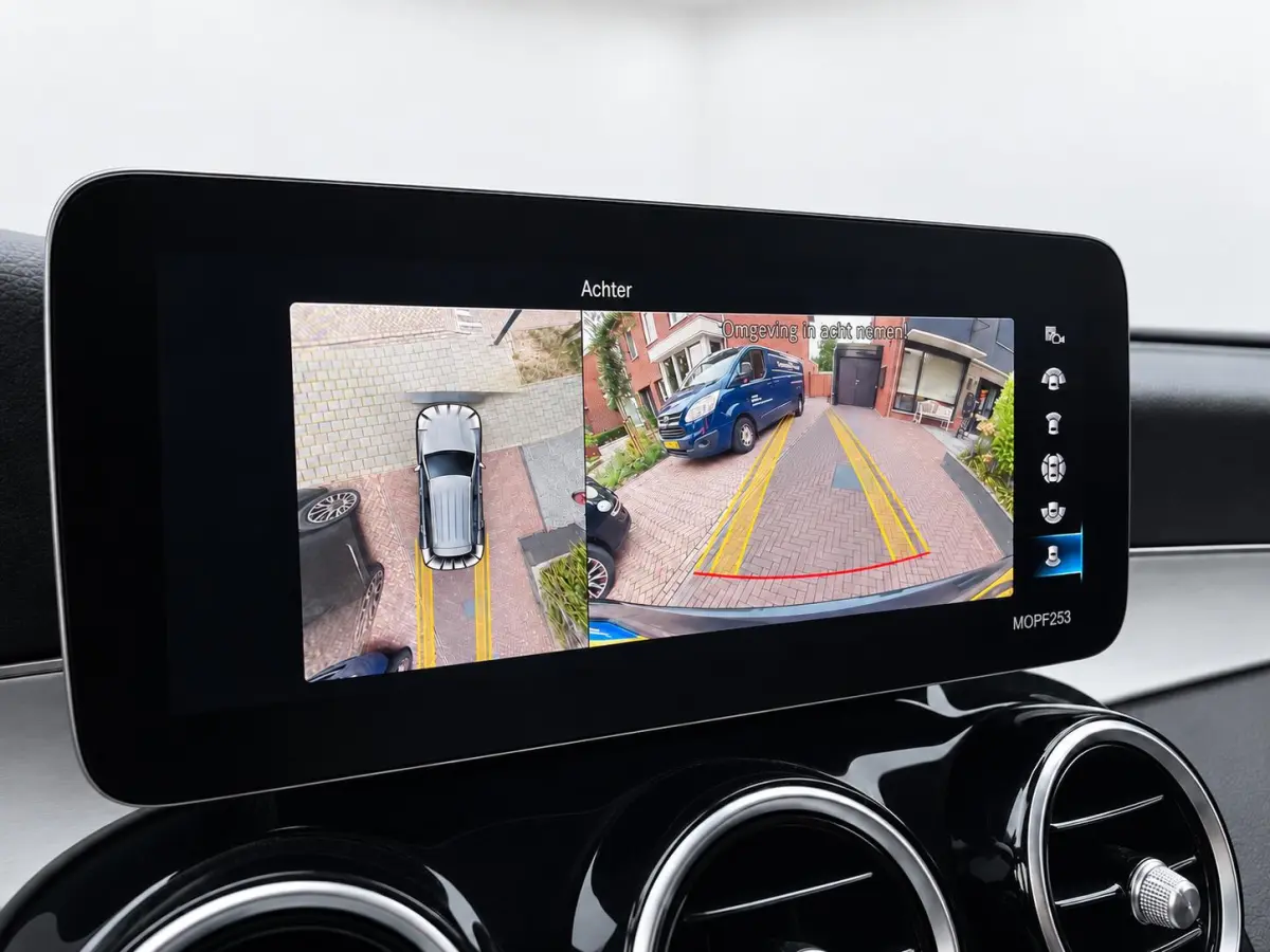 4MATIC Business Solution AMG Navigatie Apple CarPlay Android Auto 360° camera Parkeerhulp Cruise Control Full Led Stoelverwarming Elektrische achterklep Climate Control Lichtmetalen velgen