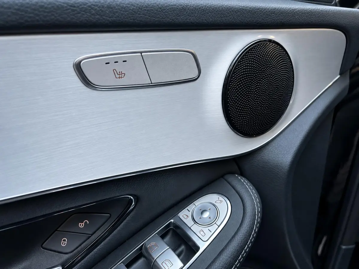 4MATIC Business Solution AMG Navigatie Apple CarPlay Android Auto 360° camera Parkeerhulp Cruise Control Full Led Stoelverwarming Elektrische achterklep Climate Control Lichtmetalen velgen