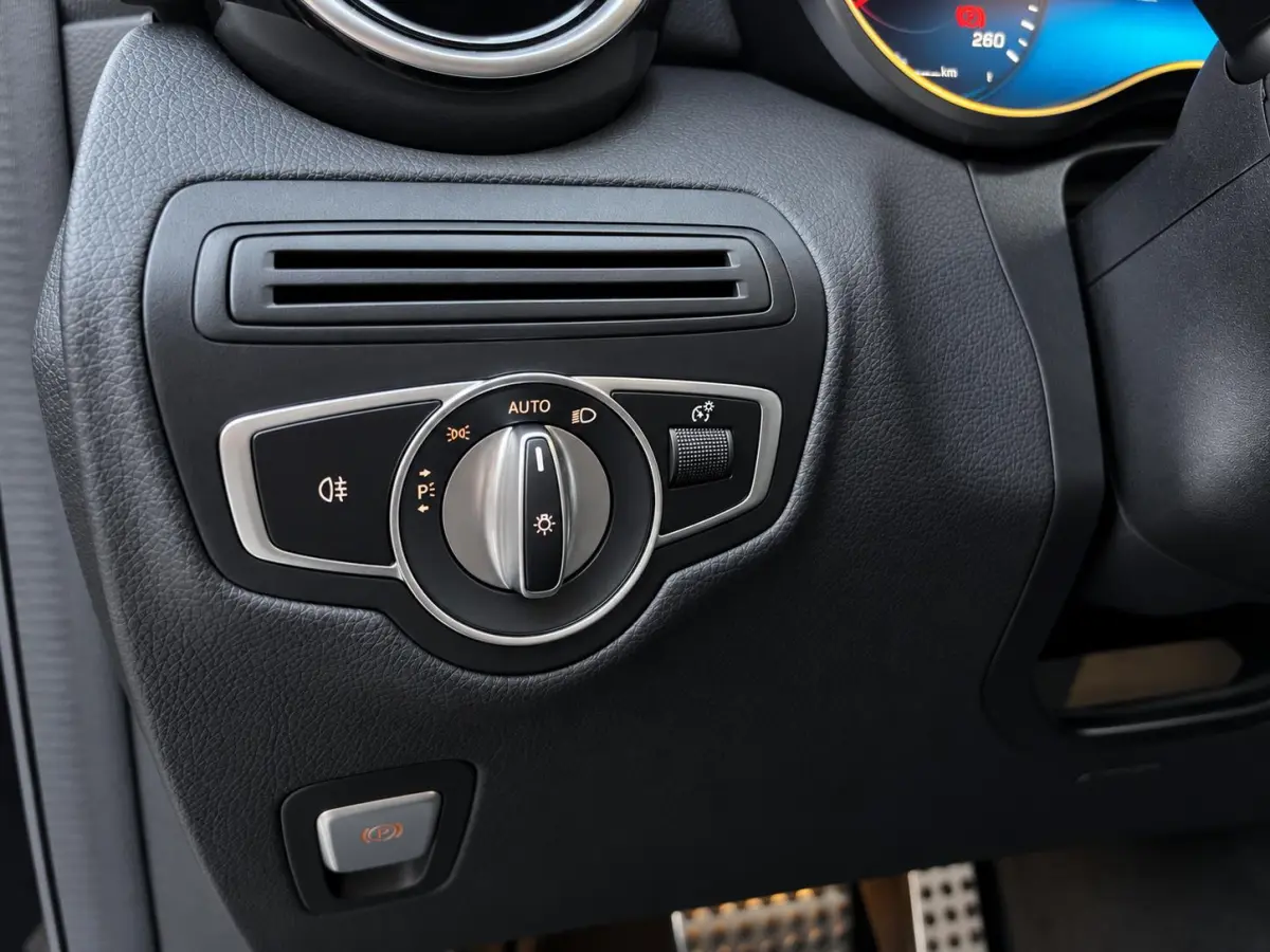 4MATIC Business Solution AMG Navigatie Apple CarPlay Android Auto 360° camera Parkeerhulp Cruise Control Full Led Stoelverwarming Elektrische achterklep Climate Control Lichtmetalen velgen