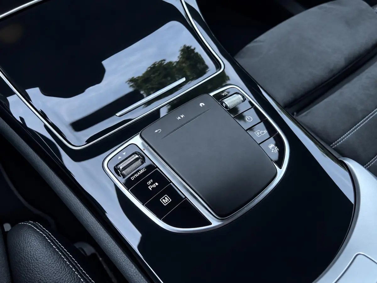 4MATIC Business Solution AMG Navigatie Apple CarPlay Android Auto 360° camera Parkeerhulp Cruise Control Full Led Stoelverwarming Elektrische achterklep Climate Control Lichtmetalen velgen