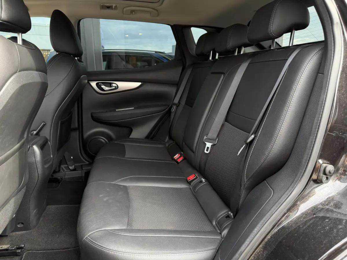 1.2 Business Edition 116PK | AUTOMAAT | Dealeronderhouden | NL AUTO | NAP | Trekhaak | PANO | Stoelverwarming | Elektrische Bestuurdersstoel | Parkeersensoren Voor en Achter | 2 Sleutels |