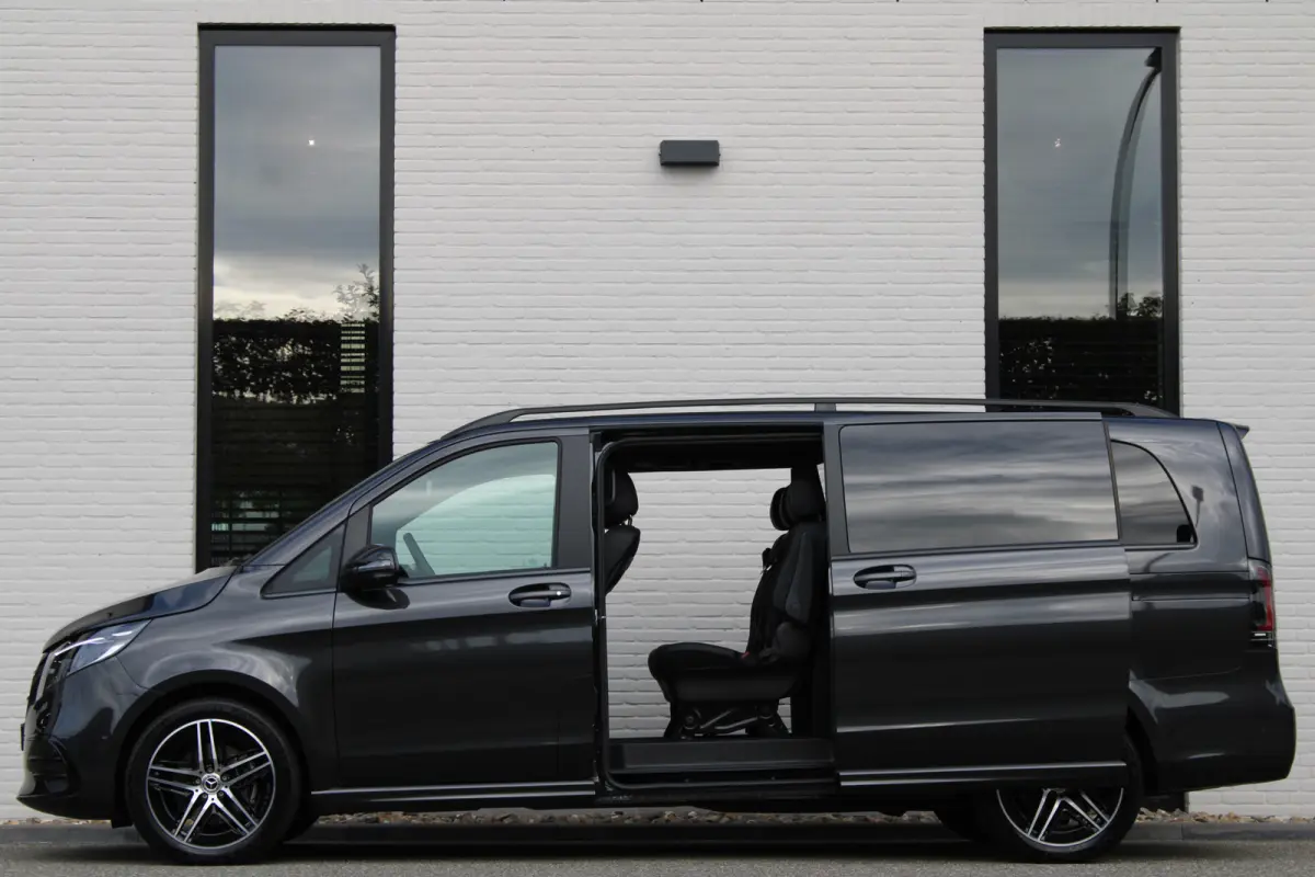 300d / XXL / AMG / DC / 3.000 KM!! / 2x Elec Schuifdeur / Burmester / NIEUWSTAAT