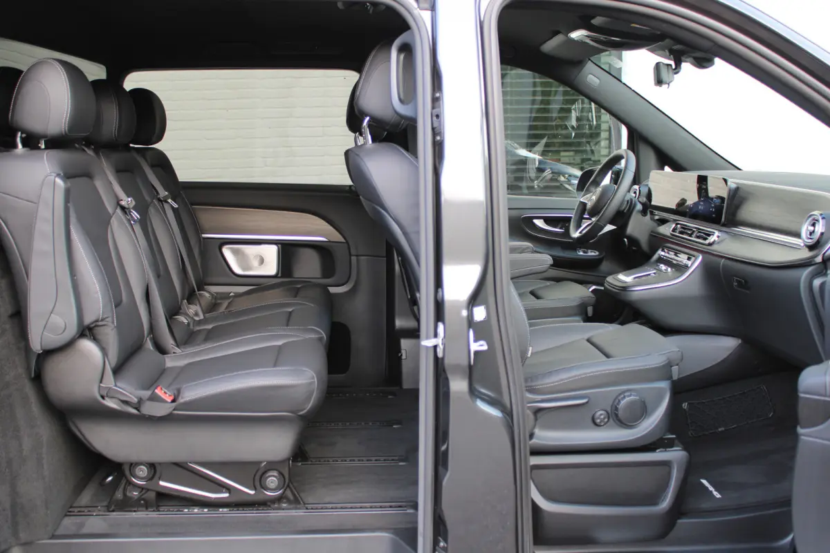300d / XXL / AMG / DC / 3.000 KM!! / 2x Elec Schuifdeur / Burmester / NIEUWSTAAT