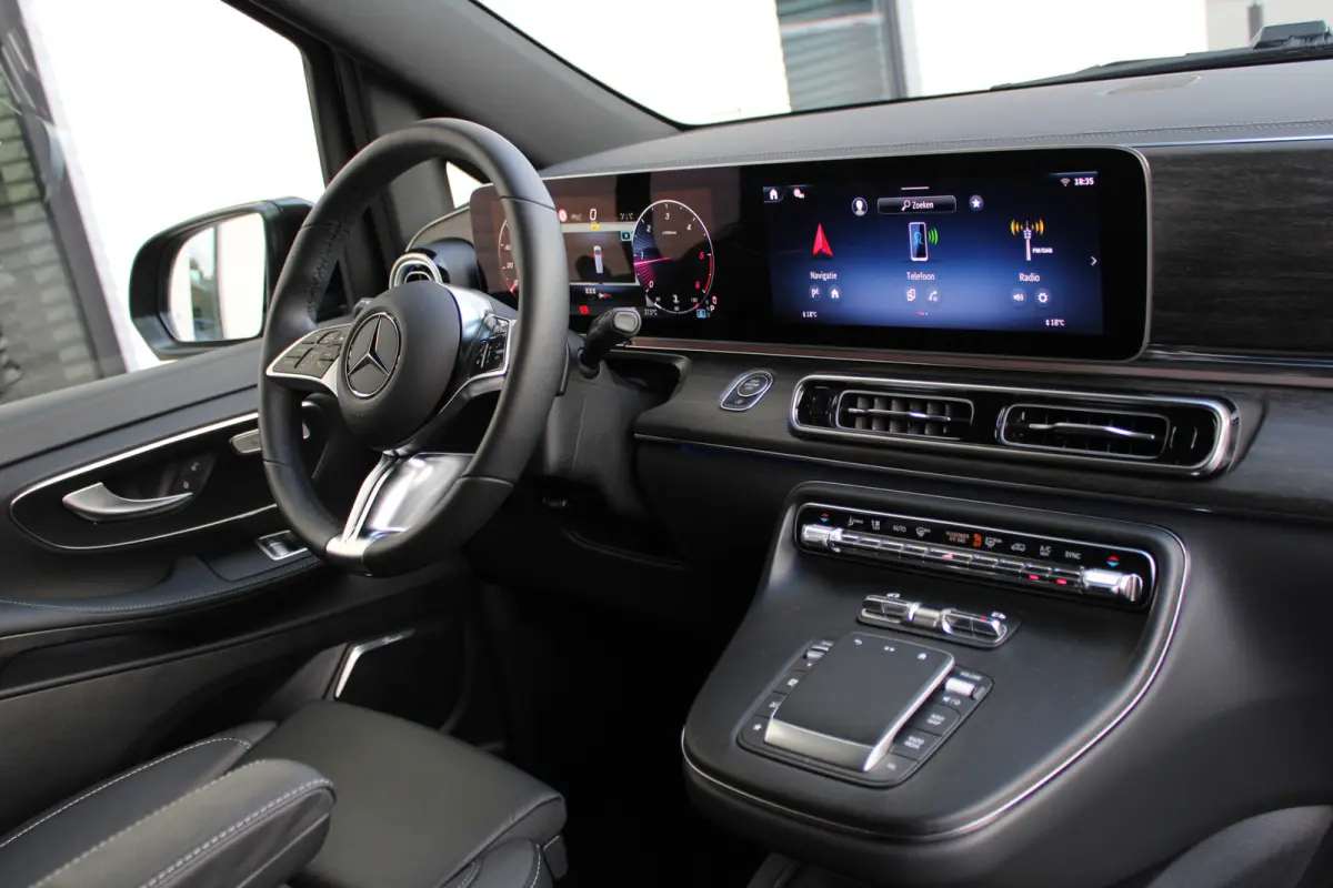300d / XXL / AMG / DC / 3.000 KM!! / 2x Elec Schuifdeur / Burmester / NIEUWSTAAT