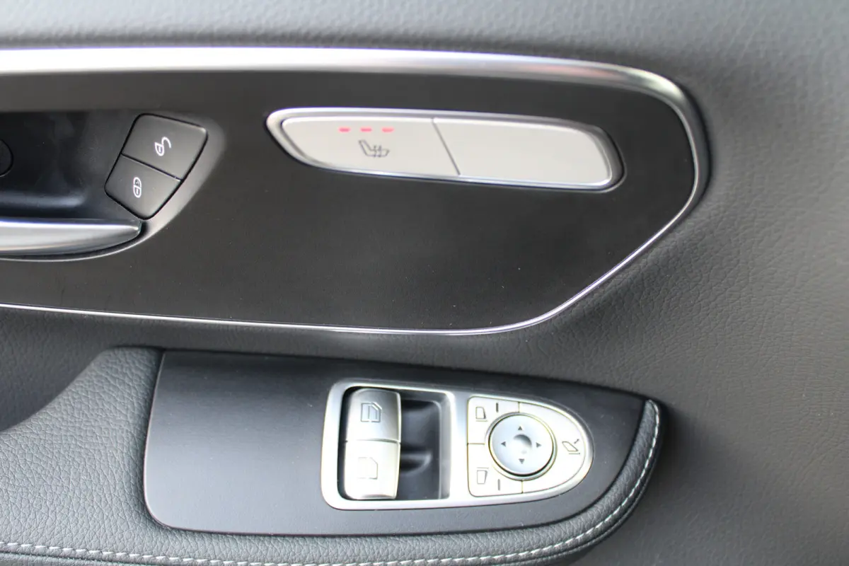 300d / XXL / AMG / DC / 3.000 KM!! / 2x Elec Schuifdeur / Burmester / NIEUWSTAAT