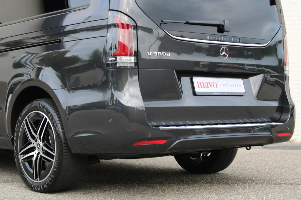 300d / XXL / AMG / DC / 3.000 KM!! / 2x Elec Schuifdeur / Burmester / NIEUWSTAAT