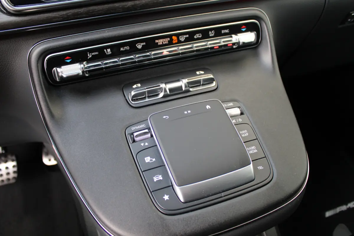 300d / XXL / AMG / DC / 3.000 KM!! / 2x Elec Schuifdeur / Burmester / NIEUWSTAAT