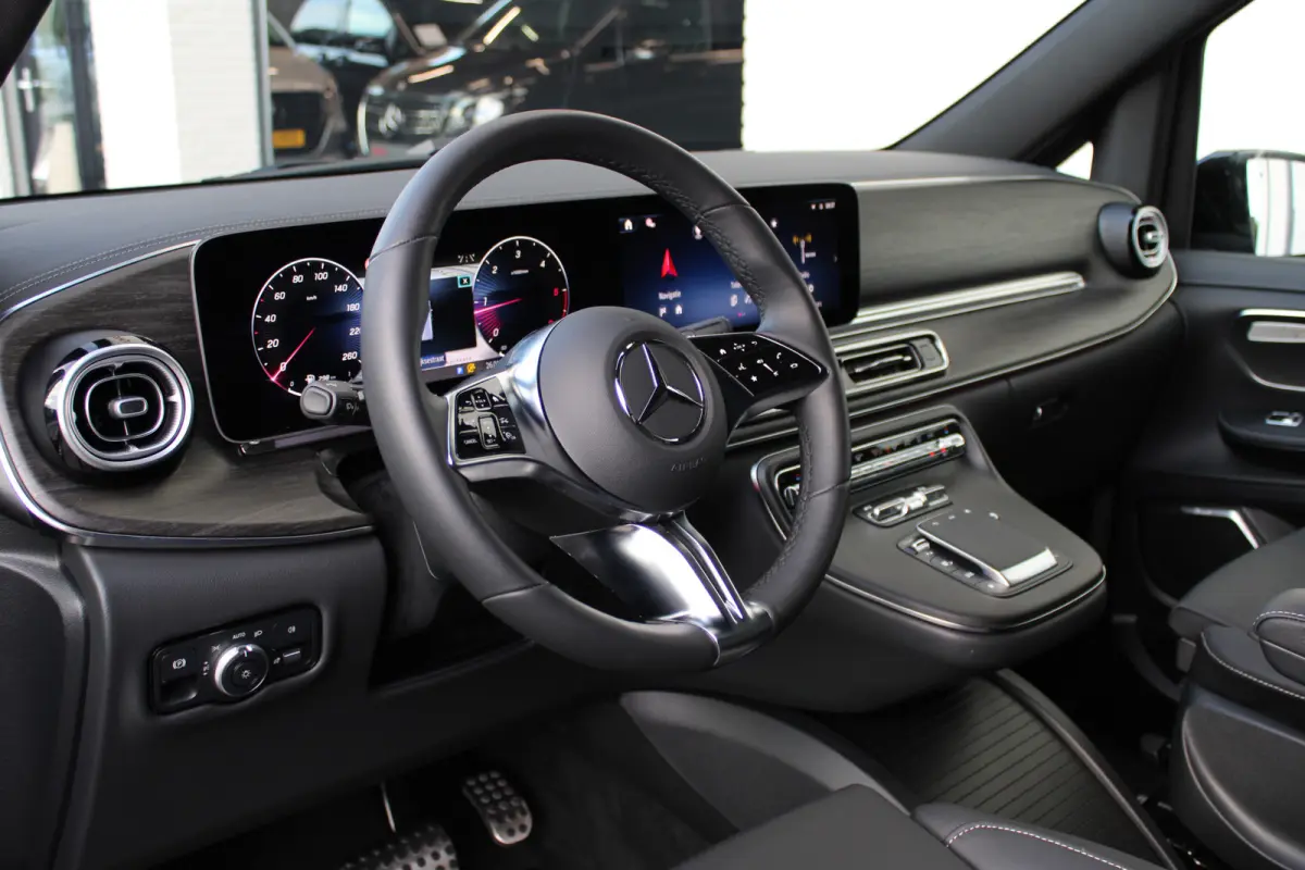 300d / XXL / AMG / DC / 3.000 KM!! / 2x Elec Schuifdeur / Burmester / NIEUWSTAAT