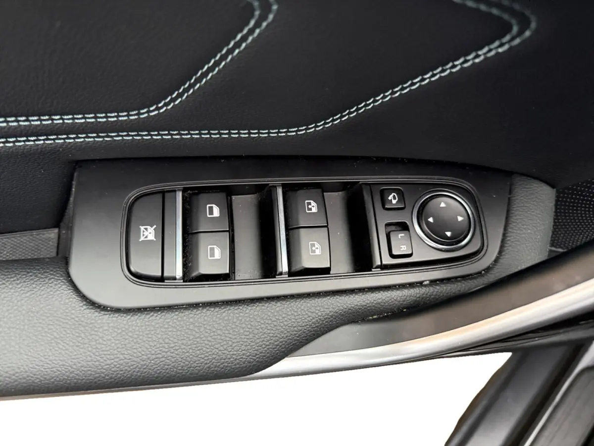 1.0 T-GDi MHEV Design Edition Automaat |  Cruise control Adaptief  | Camera| Stoelverwarming | Carplay & Android Auto | Fabrieksgarantie t/m 15-3-2032 +3x 1 jaar* | NAP
