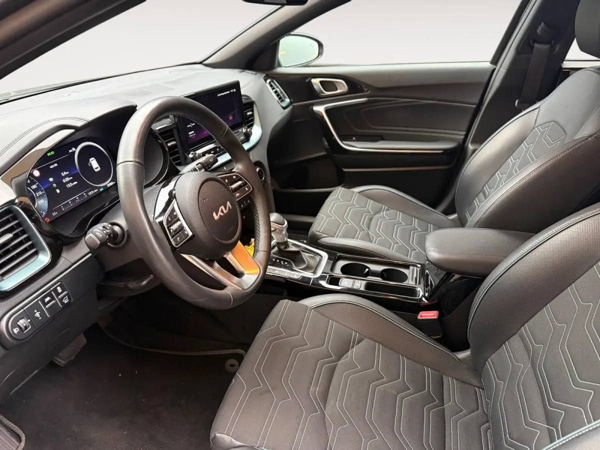1.0 T-GDi MHEV Design Edition Automaat |  Cruise control Adaptief  | Camera| Stoelverwarming | Carplay & Android Auto | Fabrieksgarantie t/m 15-3-2032 +3x 1 jaar* | NAP