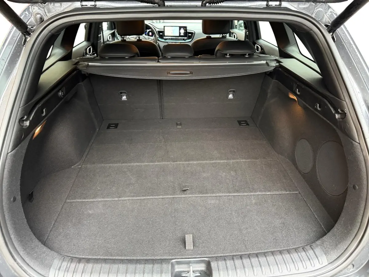 1.0 T-GDi MHEV Design Edition Automaat |  Cruise control Adaptief  | Camera| Stoelverwarming | Carplay & Android Auto | Fabrieksgarantie t/m 15-3-2032 +3x 1 jaar* | NAP