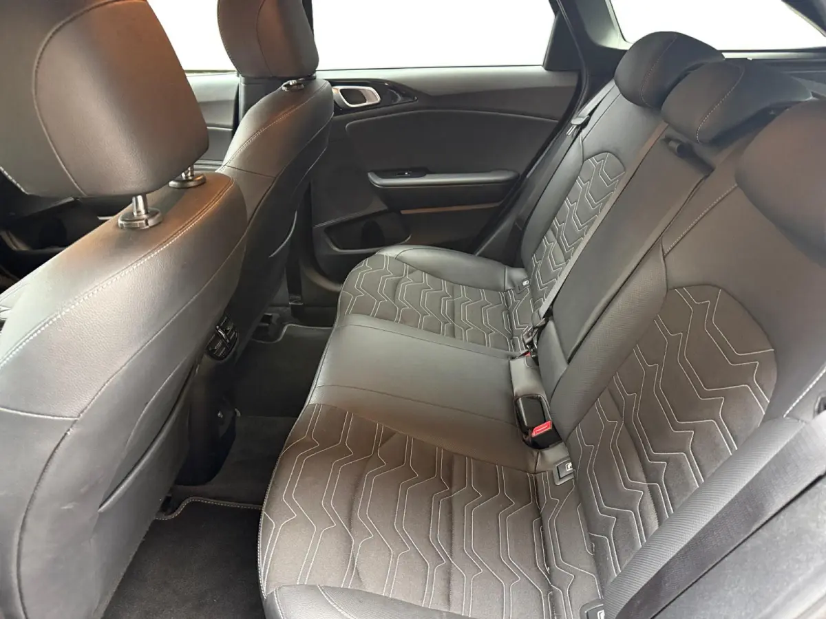 1.0 T-GDi MHEV Design Edition Automaat |  Cruise control Adaptief  | Camera| Stoelverwarming | Carplay & Android Auto | Fabrieksgarantie t/m 15-3-2032 +3x 1 jaar* | NAP