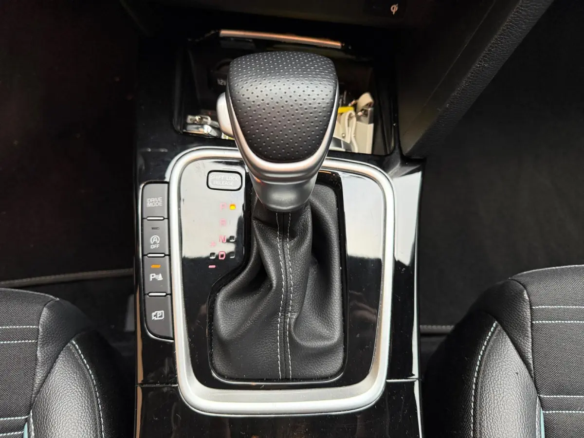 1.0 T-GDi MHEV Design Edition Automaat |  Cruise control Adaptief  | Camera| Stoelverwarming | Carplay & Android Auto | Fabrieksgarantie t/m 15-3-2032 +3x 1 jaar* | NAP