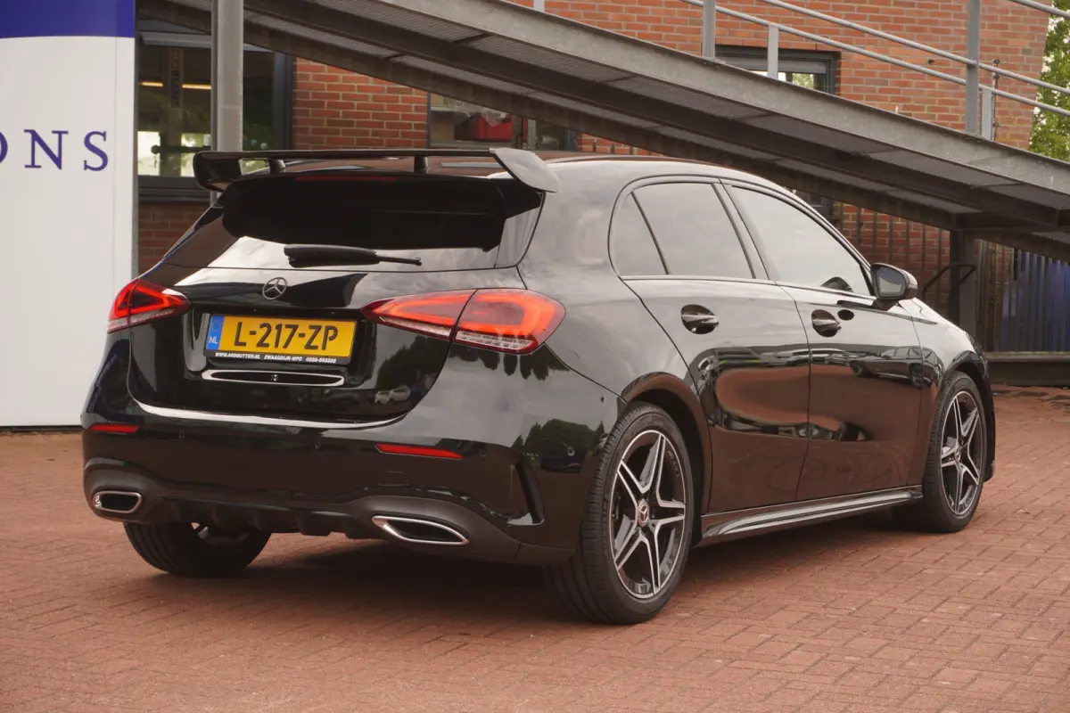 180 Business Solution AMG+Led+Leder+Navigatie+Apple-CarePlay+Sfeer-verlichting+18"lmv = SUPER KANON !