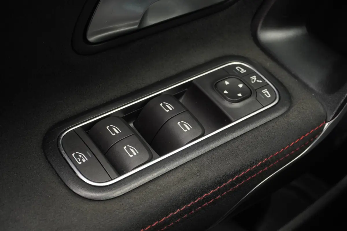 180 Business Solution AMG+Led+Leder+Navigatie+Apple-CarePlay+Sfeer-verlichting+18"lmv = SUPER KANON !