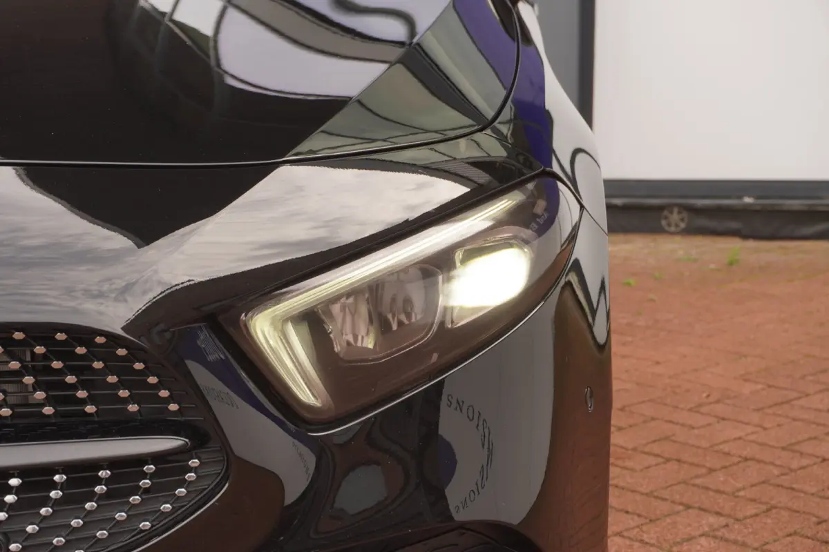 180 Business Solution AMG+Led+Leder+Navigatie+Apple-CarePlay+Sfeer-verlichting+18"lmv = SUPER KANON !