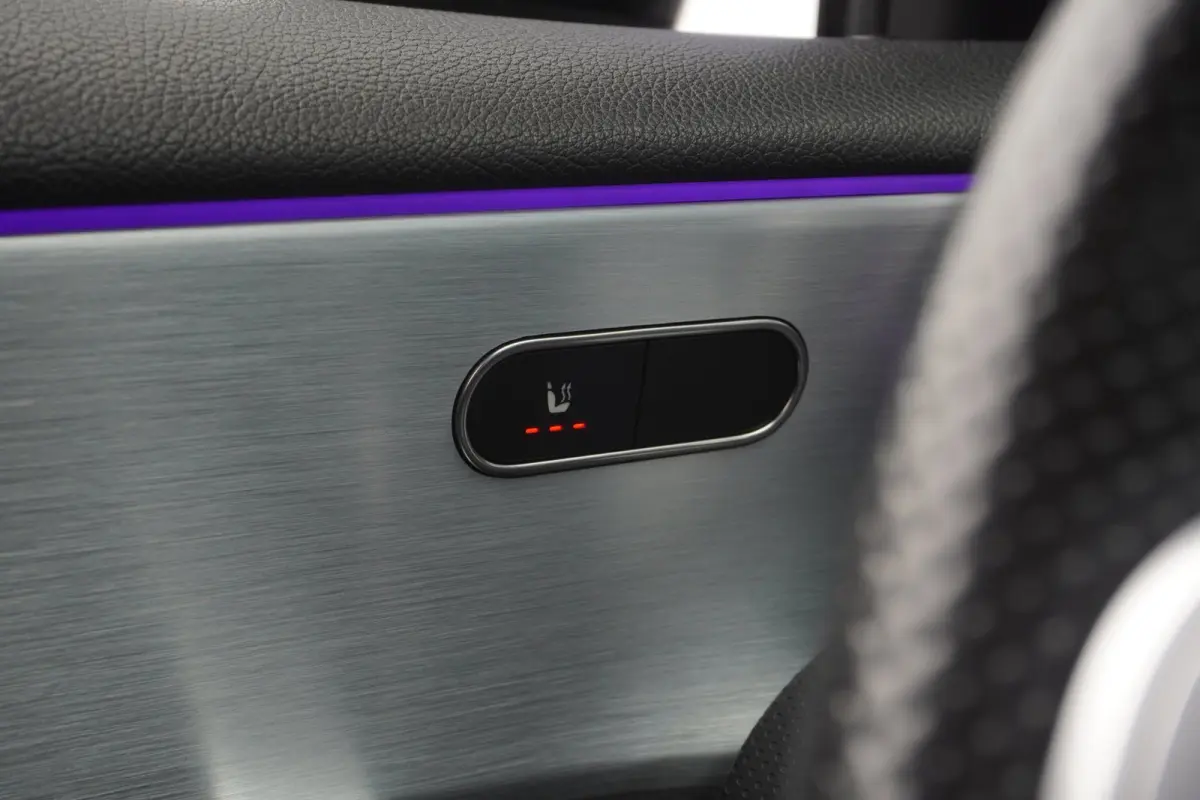 180 Business Solution AMG+Led+Leder+Navigatie+Apple-CarePlay+Sfeer-verlichting+18"lmv = SUPER KANON !