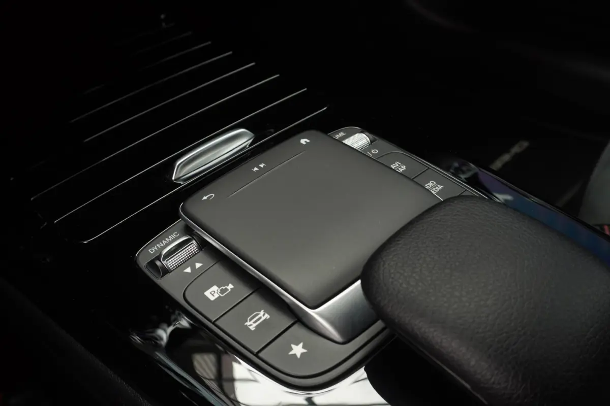 180 Business Solution AMG+Led+Leder+Navigatie+Apple-CarePlay+Sfeer-verlichting+18"lmv = SUPER KANON !