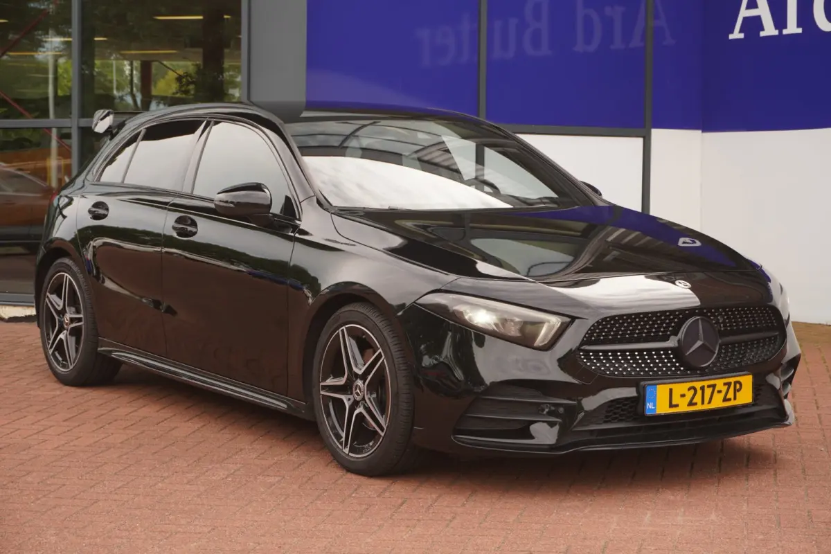180 Business Solution AMG+Led+Leder+Navigatie+Apple-CarePlay+Sfeer-verlichting+18"lmv = SUPER KANON !