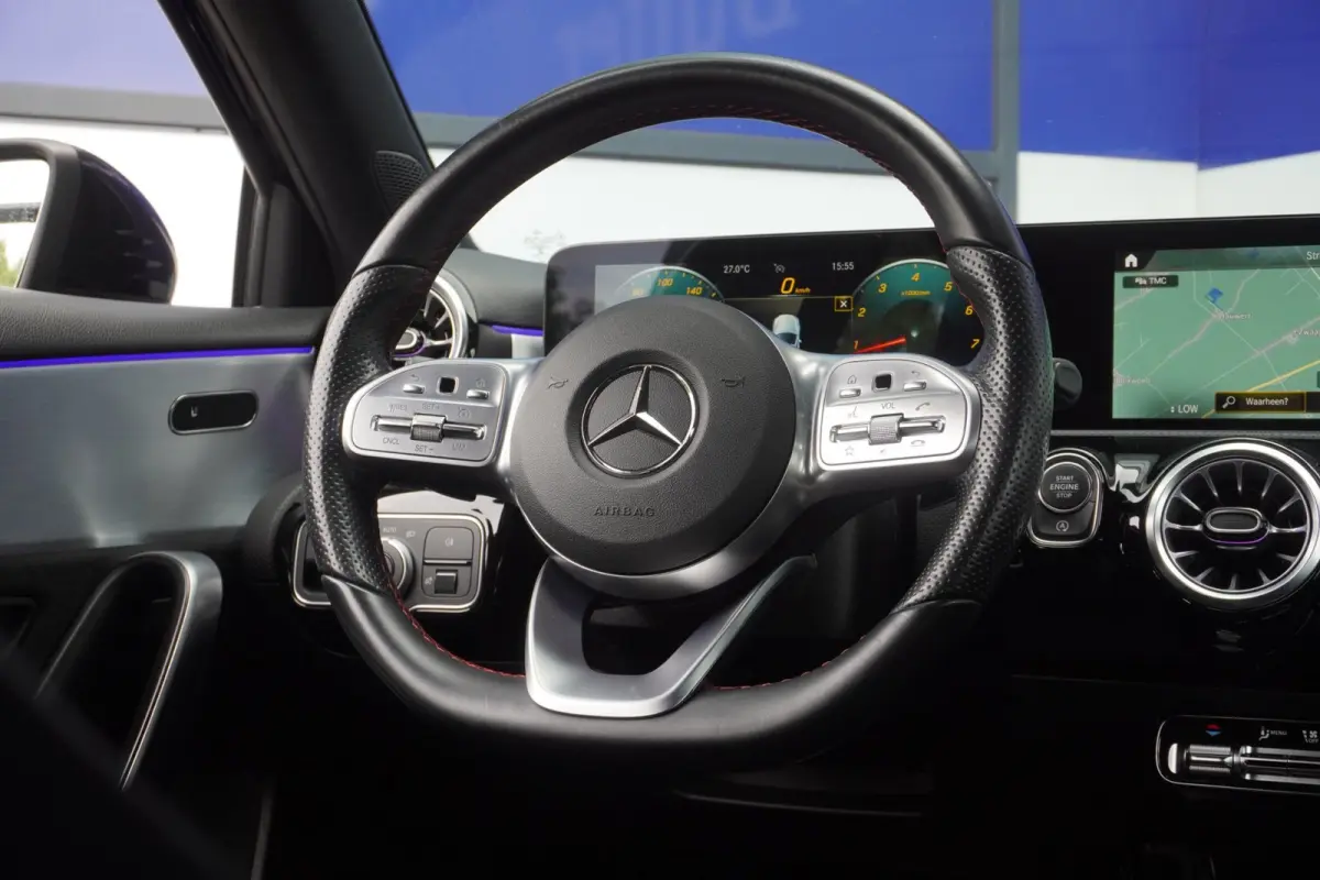 180 Business Solution AMG+Led+Leder+Navigatie+Apple-CarePlay+Sfeer-verlichting+18"lmv = SUPER KANON !