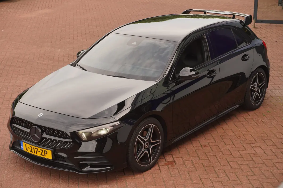 180 Business Solution AMG+Led+Leder+Navigatie+Apple-CarePlay+Sfeer-verlichting+18"lmv = SUPER KANON !