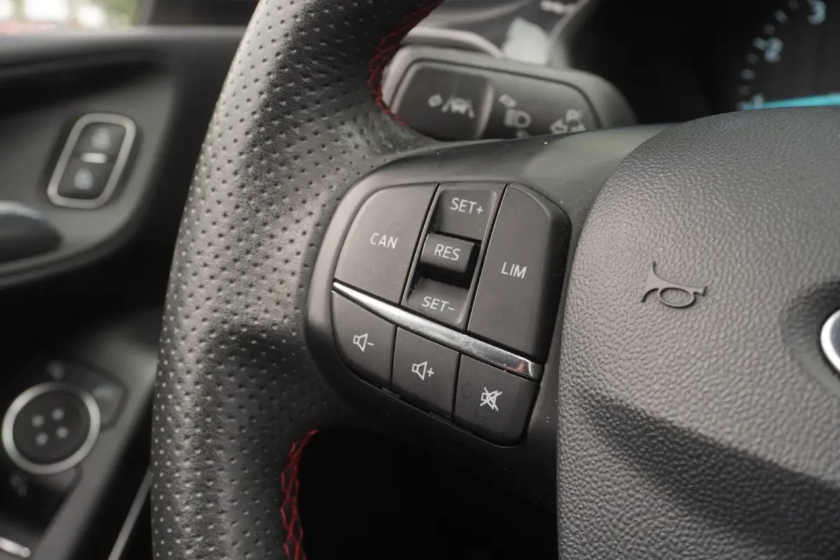 1.0 EcoBoost ST-Line+Led+Pano-dak+Apple-CarePlay+Privacy-Glass+Vleugel+Nweq-APK !!