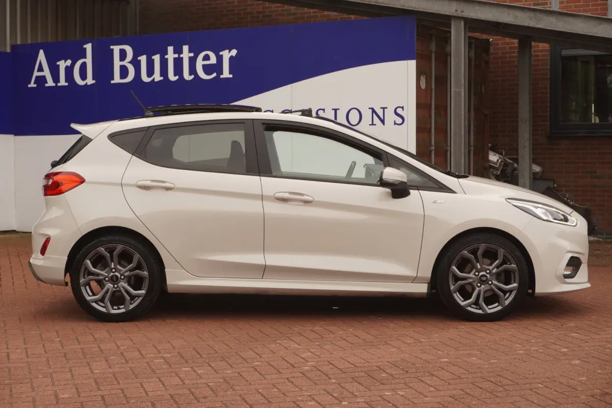 1.0 EcoBoost ST-Line+Led+Pano-dak+Apple-CarePlay+Privacy-Glass+Vleugel+Nweq-APK !!