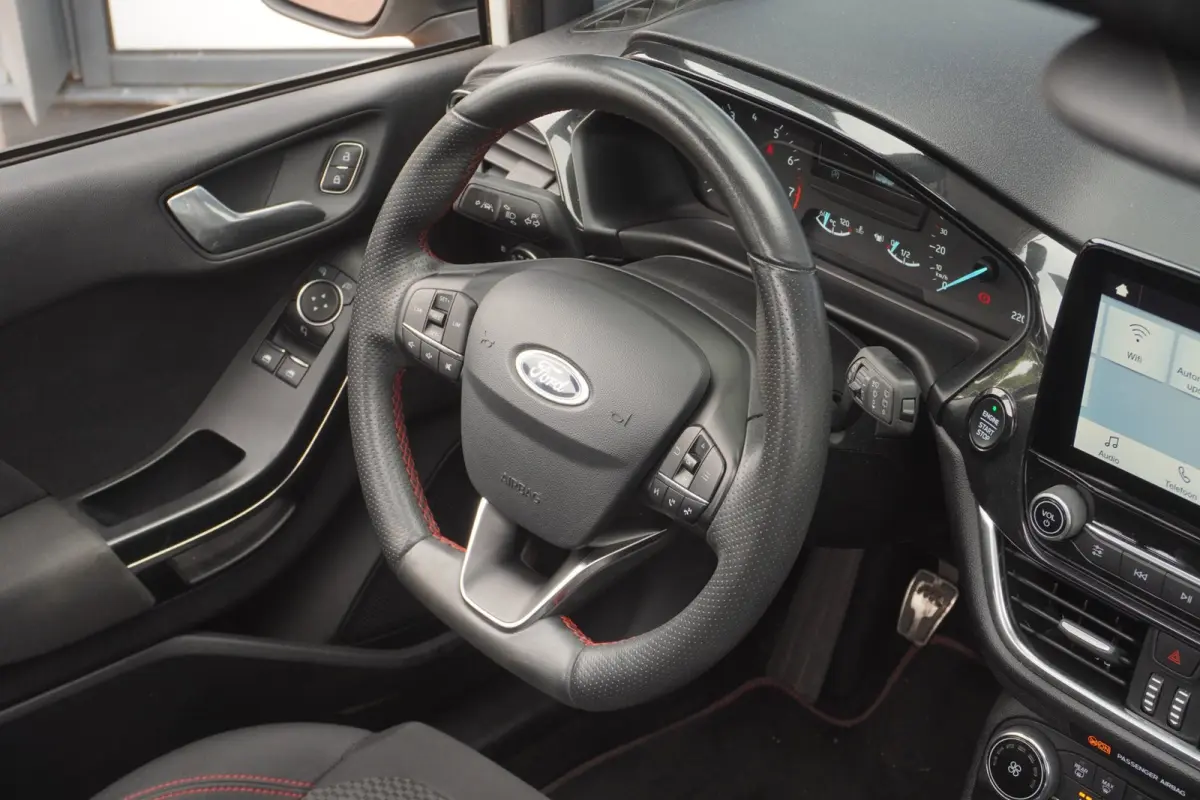 1.0 EcoBoost ST-Line+Led+Pano-dak+Apple-CarePlay+Privacy-Glass+Vleugel+Nweq-APK !!