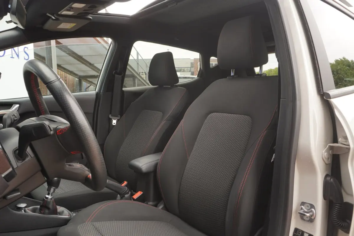 1.0 EcoBoost ST-Line+Led+Pano-dak+Apple-CarePlay+Privacy-Glass+Vleugel+Nweq-APK !!
