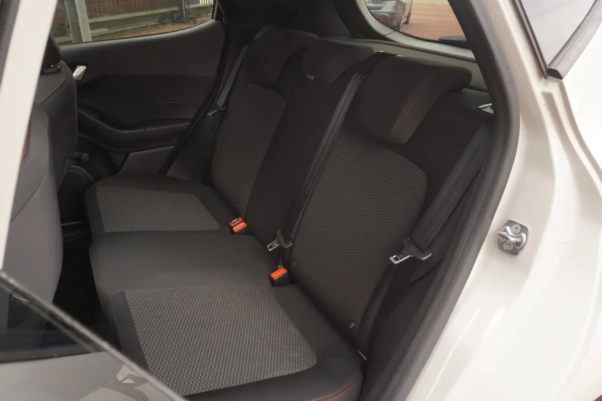 1.0 EcoBoost ST-Line+Led+Pano-dak+Apple-CarePlay+Privacy-Glass+Vleugel+Nweq-APK !!