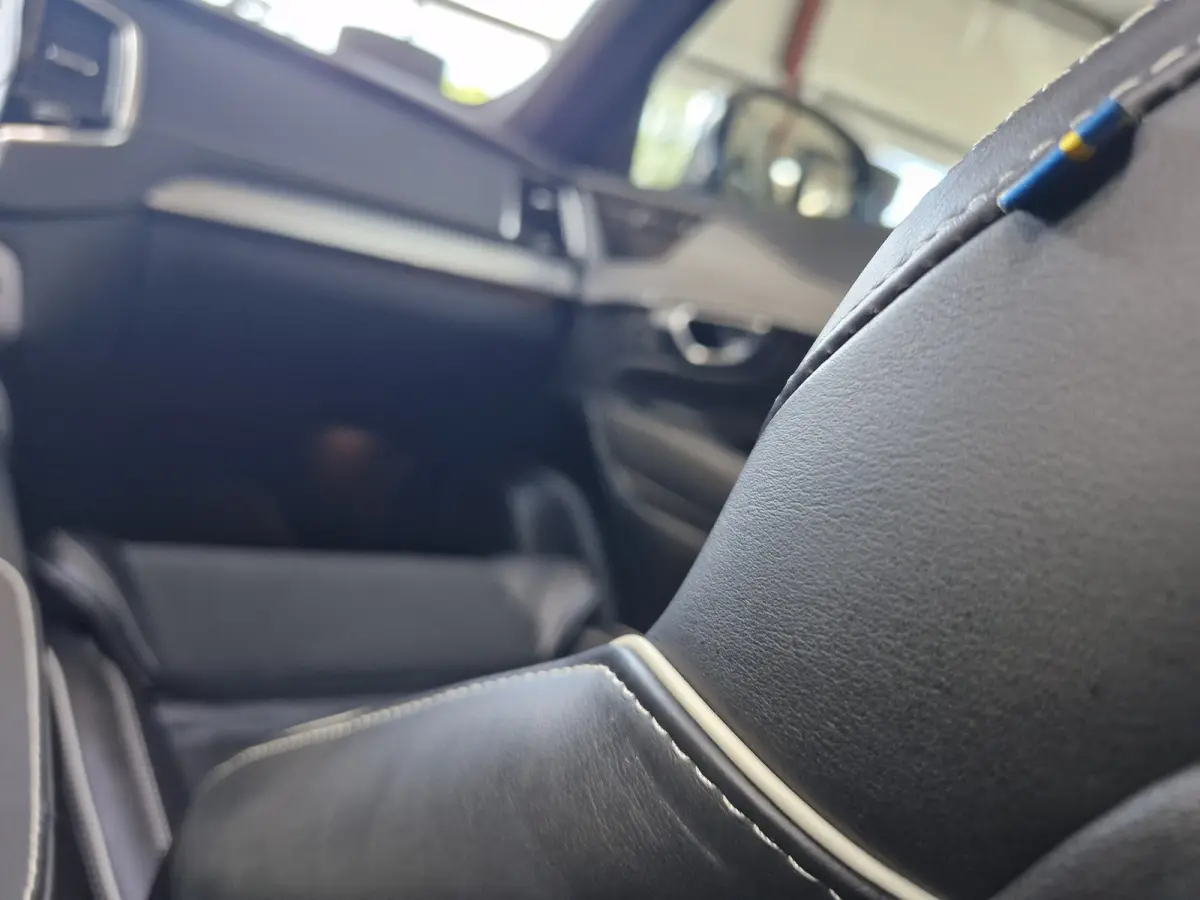 T8 Recharge AWD R-Design | Lounge Pack (audio installatie premium, elektrisch glazen schuif-/kanteldak) Premium Audio by Harman Kardon