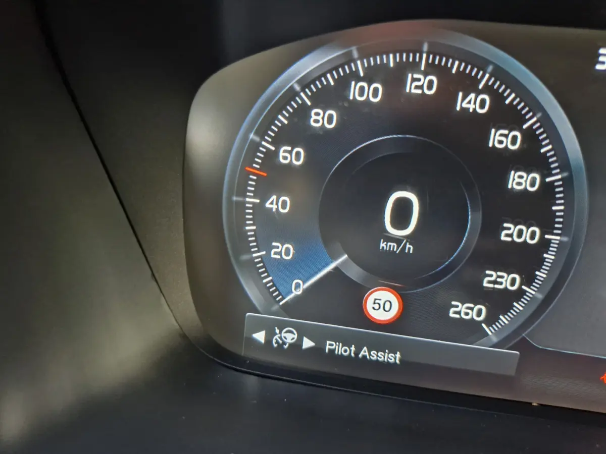 T8 Recharge AWD R-Design | Lounge Pack (audio installatie premium, elektrisch glazen schuif-/kanteldak) Premium Audio by Harman Kardon