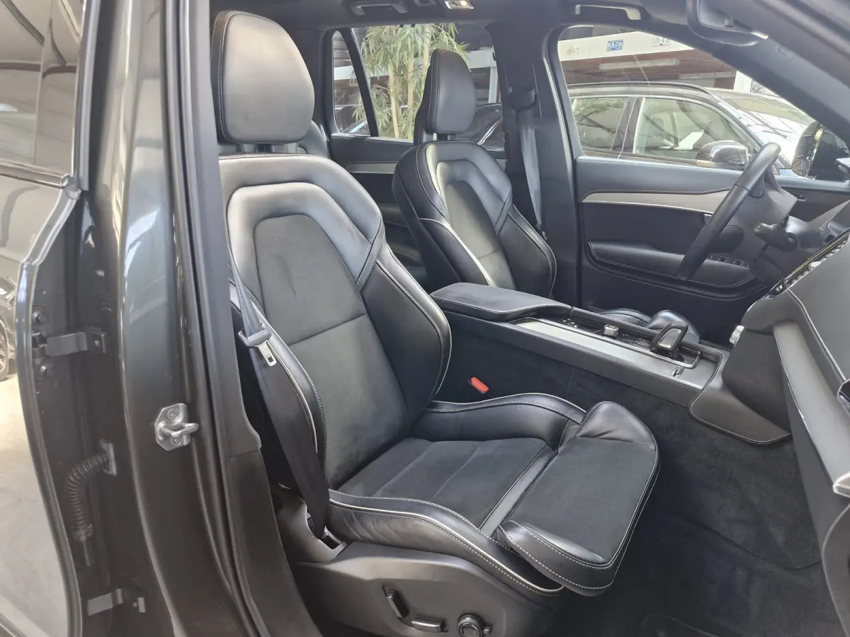 T8 Recharge AWD R-Design | Lounge Pack (audio installatie premium, elektrisch glazen schuif-/kanteldak) Premium Audio by Harman Kardon